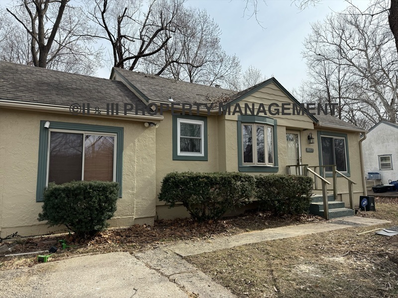 Foto principal - 5113 N Troost Ave