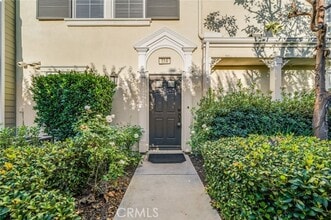 Building Photo - 814 Silk Tree