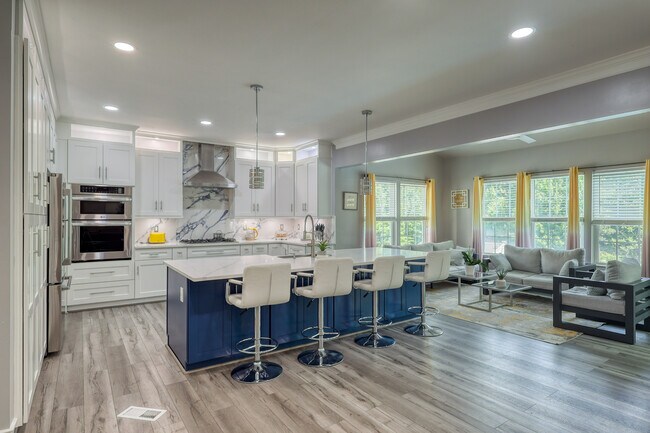Large Kitchen w/Extensive Shaker Cabinets - 1504 El Dorado Way