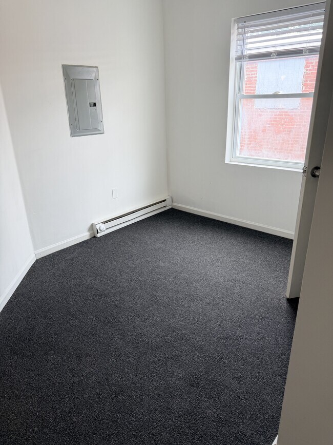 Foto del edificio - 407 W 8th St