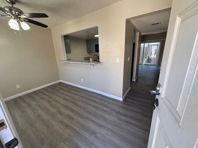 Foto del edificio - Charming Updated Condominium for Rent in S...