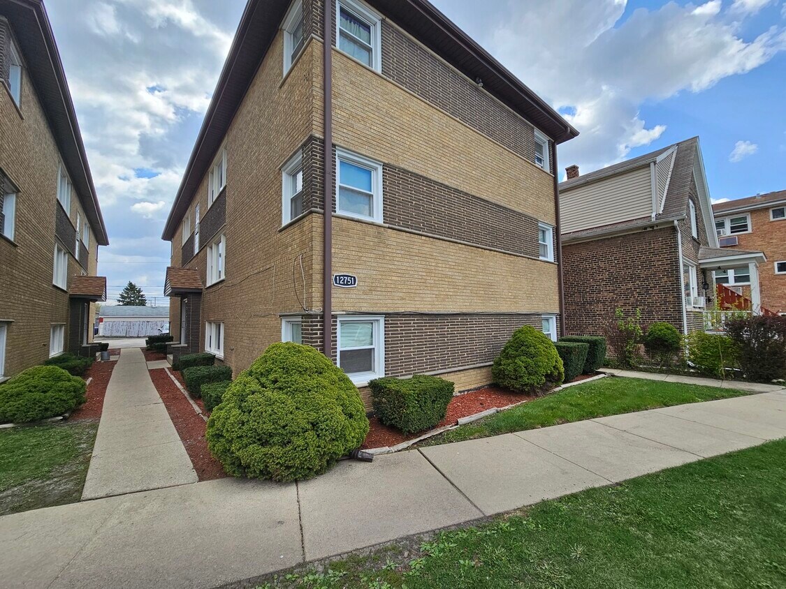 12751 Hoyne Ave, Blue Island, IL 60406 House Rental in Blue Island