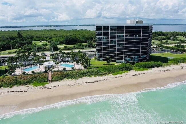 Foto del edificio - 8800 S Ocean Dr