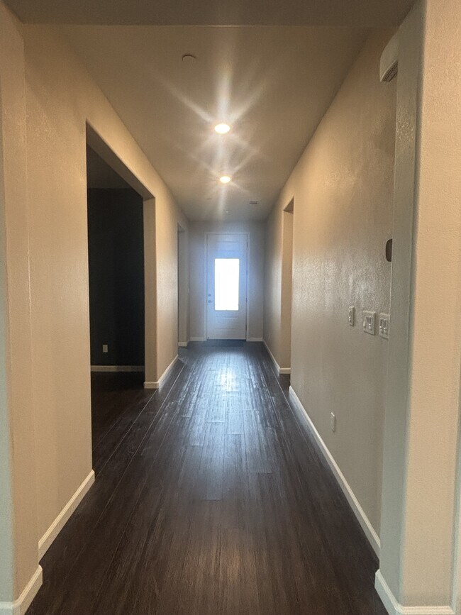 Building Photo - 608 Somerset Way
