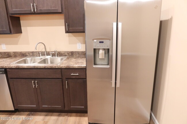 Building Photo - 122 Peonia Rd