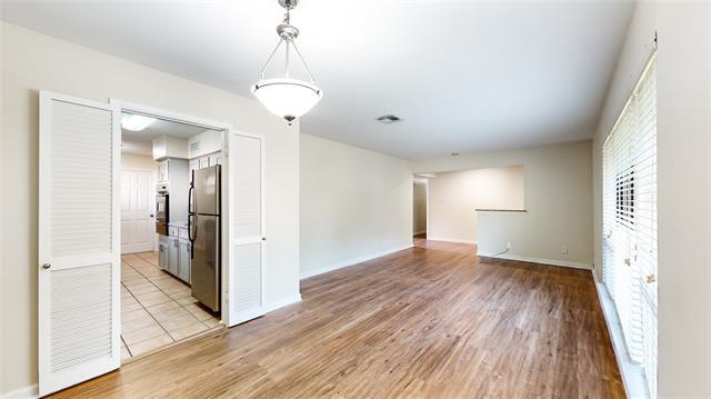 Foto del edificio - 10537 Royalwood Dr