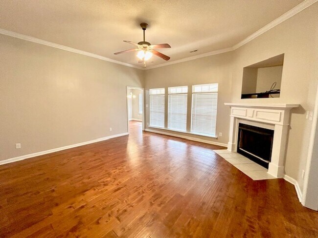 Foto del edificio - Coming soon! 10/10 Charming 3-bedroom bric...
