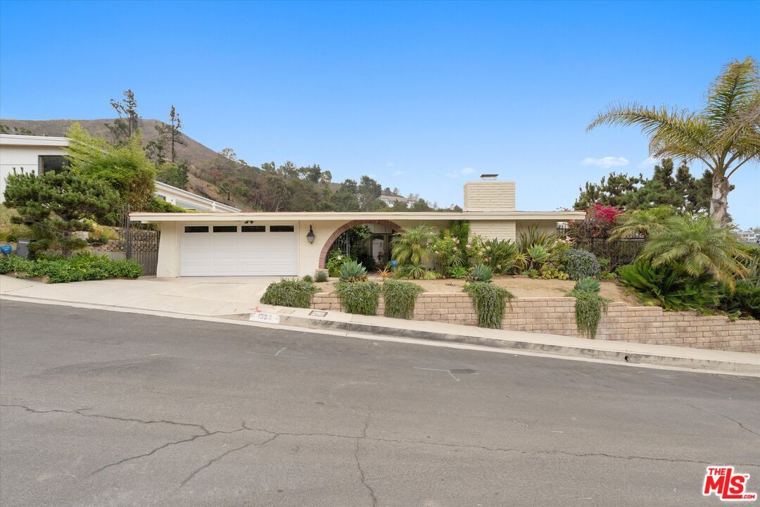 Primary Photo - 1324 El Hito Cir