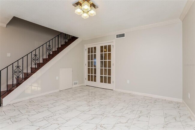 Foto del edificio - 392 Crystal Ave