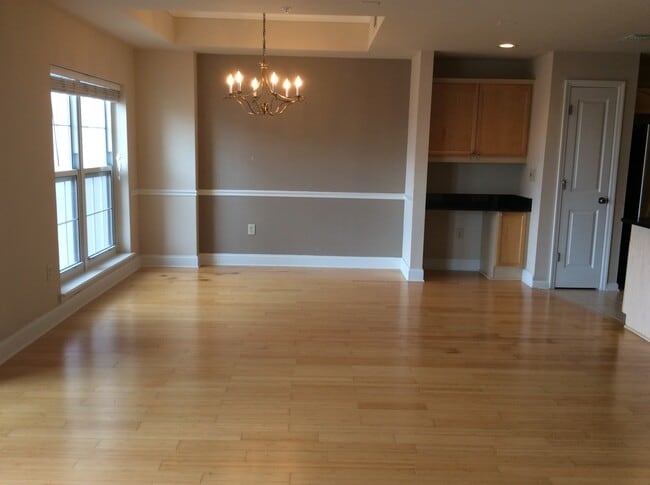 Dining Area - 400 E Bay St