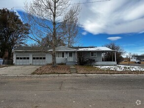 Building Photo - 345 Hedges St