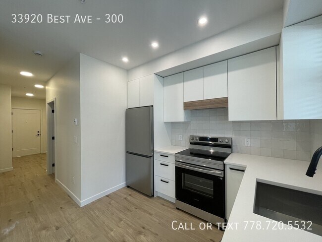 Photo du bâtiment - Brand New 3rd Floor Condo