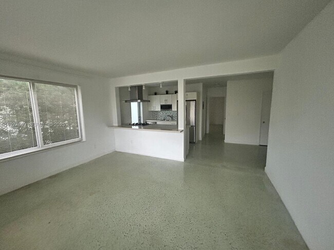 Foto del edificio - 7430 Carlyle Ave