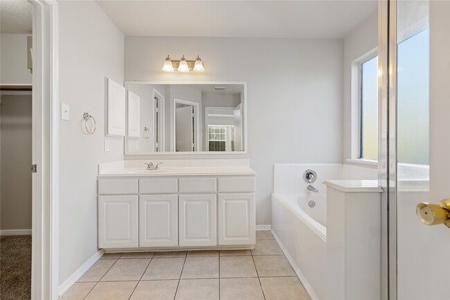 Foto del edificio - 18410 Alemarble Oak St