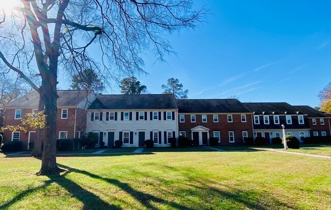 Foto del edificio - 3810 Hermitage Rd