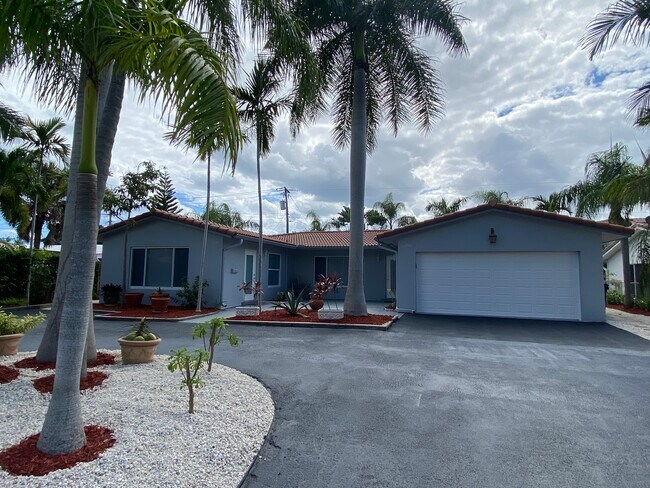 Foto del edificio - 1730 NE 56th Ct