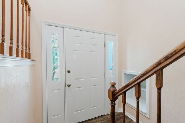 Building Photo - 5951 Staffordshire Cir