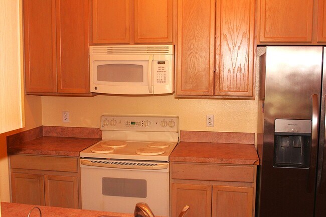 Building Photo - Lovely condo for Rent