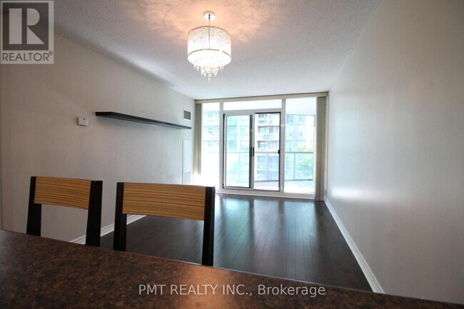 Building Photo - 30-830 Grand Trunk Crescent