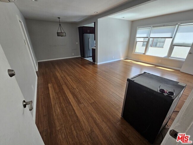Foto del edificio - 1227 S Holt Ave