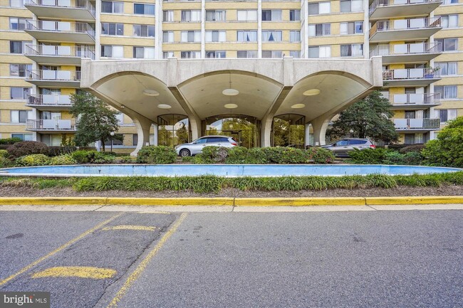 Building Photo - 301 N Beauregard St