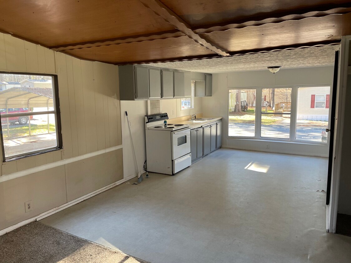 163 S Broad St, Monroe, GA 30655 House for Rent in Monroe, GA