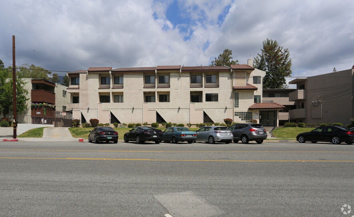 Building - 3105 Montrose Ave