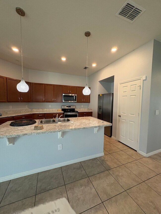 Foto del edificio - 4751 Maplewild Ln.