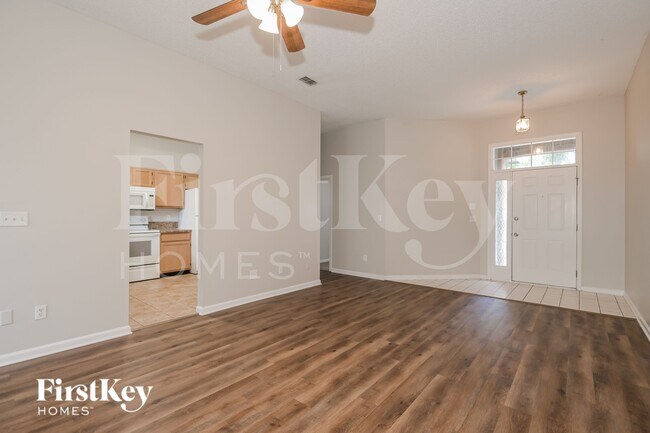 Foto del edificio - 11006 Beckley Pl