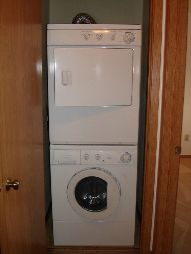 Foto del edificio - Beautiful ground level 2bed with washer & ...