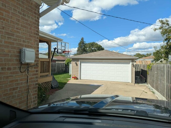 Building Photo - 10318 Addison Ave