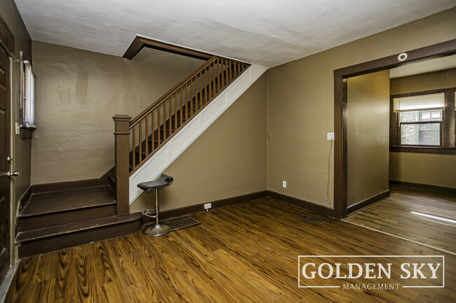 Foto del edificio - 5129 E Burgess Ave
