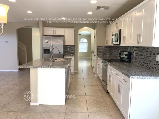 Building Photo - 3812 W Goldmine Mountain Dr