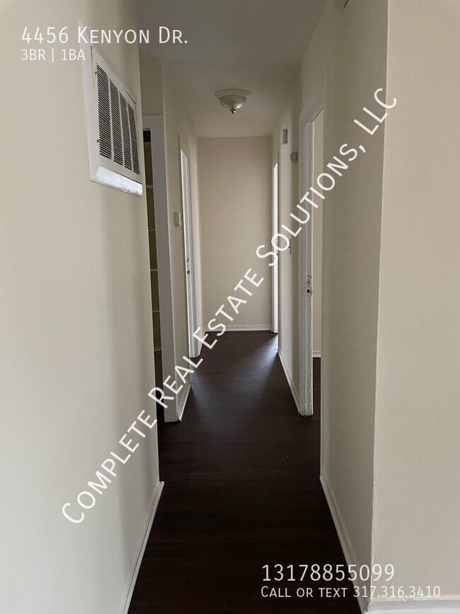 Building Photo - Now Showing this 3 bedroom, 1 bathroom hom...