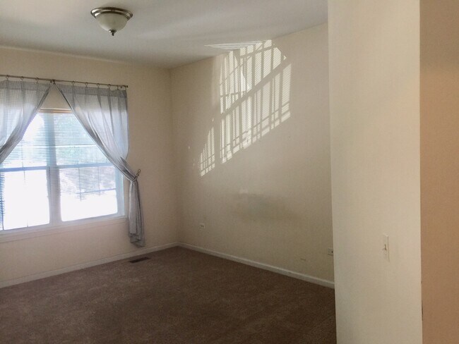 Foto del edificio - 3243 Stratford Ct