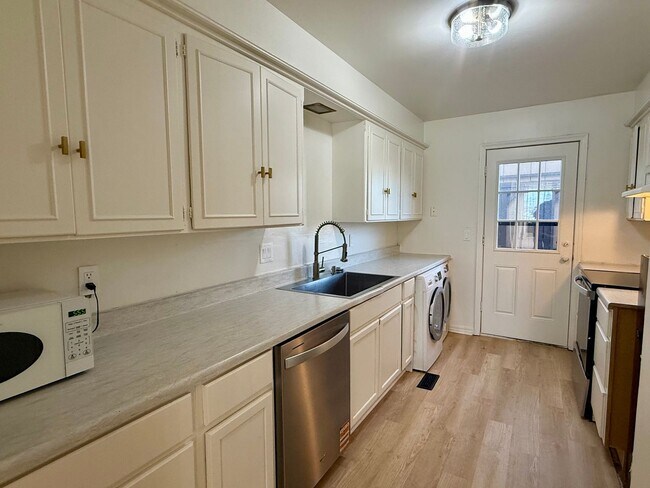 Building Photo - Spacious 3 Bedroom 3 Bath Home in NW OKC!!