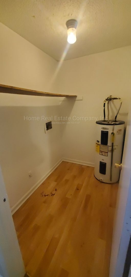 Foto del edificio - 3011 Broadbay Dr