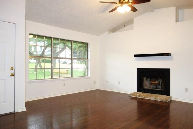 Foto del edificio - 7014 Riverton Dr
