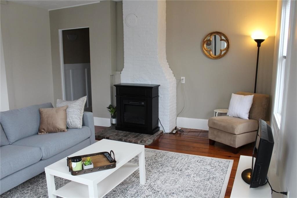 Foto principal - 76 Armstrong Ave