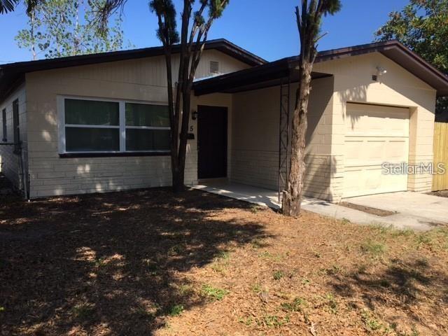 Foto principal - 215 SW Madison Cir N