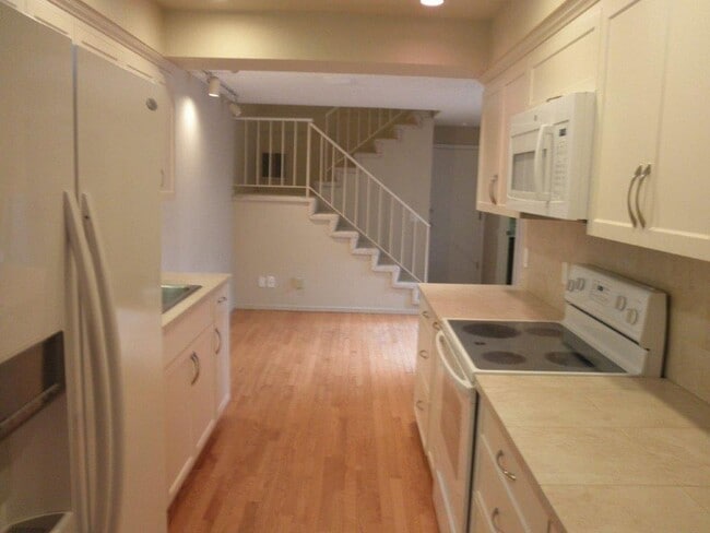 Foto del edificio - 3BED/3BATH Townhome in Wood Creek Communit...