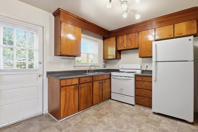 Building Photo - Townhouses of Chesterfield II