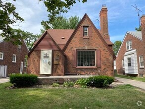 Building Photo - 5910 Hillcrest St