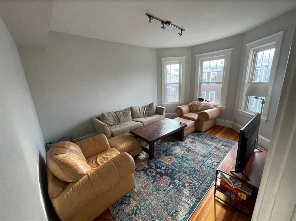 Primary Photo - 11 Ticknor St