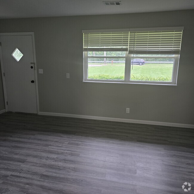 Building Photo - 994 Nilles Rd