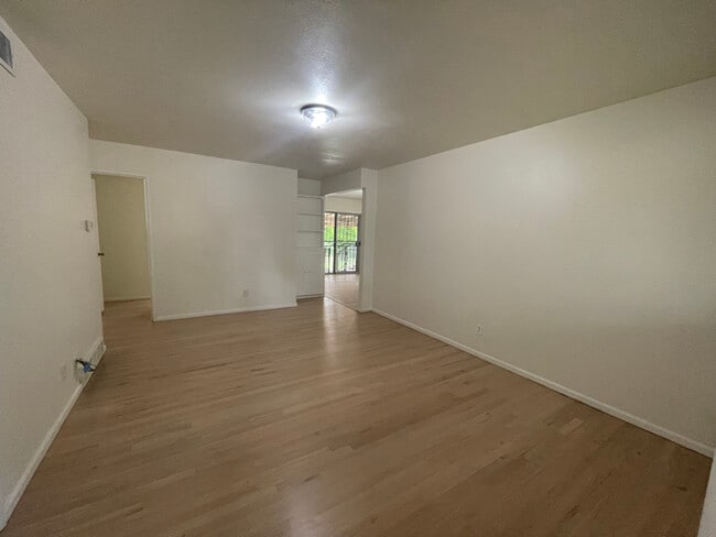 Foto del edificio - 9317 Rustown Dr