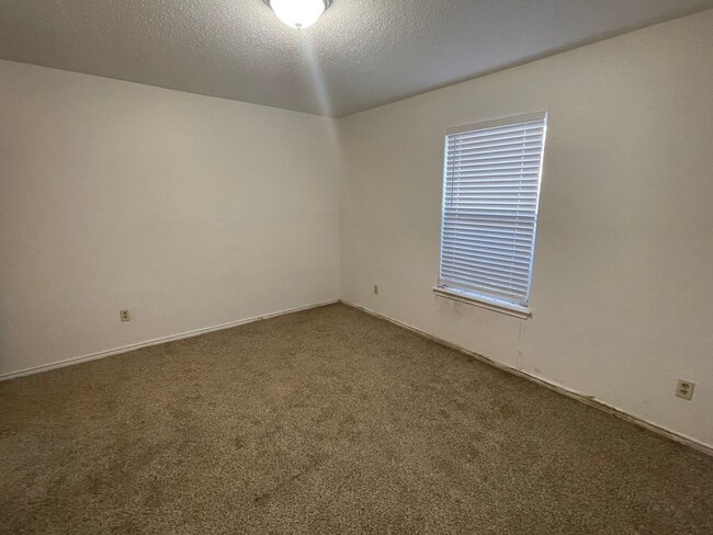 Building Photo - Norman Condo 2 bed 1.5 bath - Move In Ready!