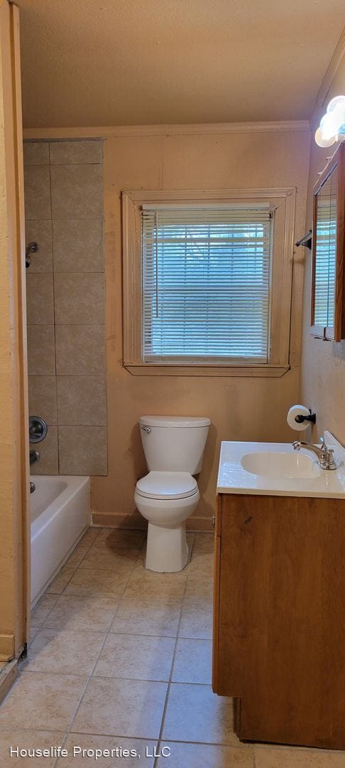 Building Photo - 3 br, 1 bath House - 258 W 74th