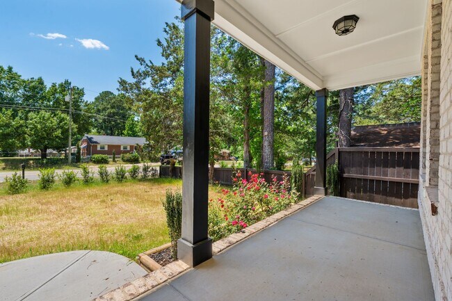 Building Photo - Charming Newly Constructed Property in Raleigh with Modern Appliances/Fixtures!