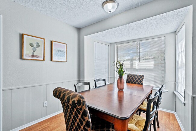 Foto del edificio - 6102 Wrigley Way